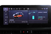 インフォテインメントシステム「Uconnect」にはEV向けの各種機能を追加。タッチスクリーンは10.25インチと大型で、ナビゲーションシステムも搭載されている。