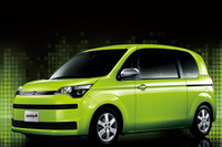 「トヨタ・スペイド」。「ポルテ」ともども、両側スライドドアの「タンク/ルーミー」のヒットによって影が薄くなってしまった。