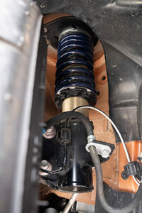 サスペンションはTOM'Sが独自開発した「Adovox Sports(アドヴォックススポーツ)」。ダンパーは減衰力20段調整の全長調整式で、スプリングのレートは前後ともに6kg/mmとなっている。