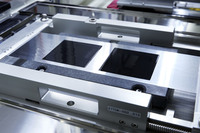 正極の集電板(アルミニウム合金)の上にスラリーを塗布した状態。