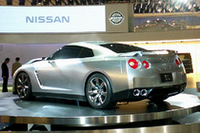 写真は、2005年の東京モーターショーに展示された「GTR」のプロトタイプ。
