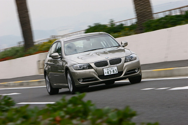 【スペック】335i:全長×全幅×全高=4540×1800×1440mm/ホイールベース=2760mm/車重=1620kg/駆動方式=FR/3リッター直6DOHC24バルブ・ターボチャージャー(306ps/5800rpm、40.8kgm/1300-5000rpm)/価格=673万円(テスト車=714万6000円/メタリックカラー(プラチナブロンズ)=7万5000円/電動ガラスサンルーフ=17万円/スピーチコントロール=6万9000円/HiFiシステム・プロフェッショナル・ロジック7=10万2000円)