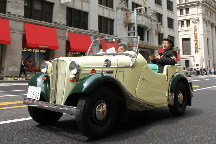 1952年「ダットサン・スポーツDC-3」。初代「フェアレディZ」の生みの親として知られるミスターKこと故・片山 豊氏が企画した、日本で初めて「スポーツ」を名乗ったモデル。トラックと基本的に共通だった「ダットサン・セダン」のシャシーにオープン4座ボディーを載せたモデルで、50台が限定生産された。