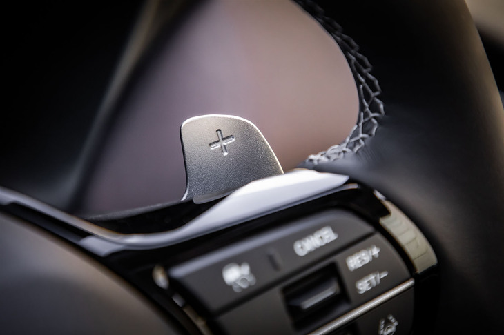 ホンダZR-V e:HEV Z(シフトパドル)