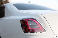 立体的なリアコンビランプのデザインは、他のロールス・ロイス車と共通性を持たせたもの。