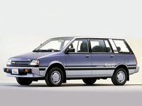 1983年「三菱シャリオ」。全高1525mmという立体駐車場に収まるボディーに、2+3+2または2+2+2の3列シートを備えた7/6人乗り。当初のエンジンは1.6/1.8リッター直4 SOHCだったが、後に1.8リッターターボや同ディーゼルターボなどが加えられた。
