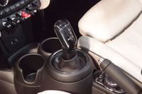 新デザインのシフトレバー。