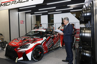 MIDホイールのワンメイクとなる、フォーミュラ・ドリフトジャパンのFDJ2カテゴリーの参戦車両も展示された。