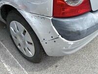 衝突事故後、バンパーの補修は、手先の器用な知人がやってくれたという。