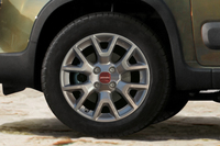 フィアットが「パンダ4×4」を100台限定で日本に再導入の画像