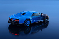 リアミドにマウントされる8リッターW16クワッドターボエンジンは、従来型の「シロン」と同じく最高出力1500PSを発生する。