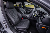 試乗車に装着されていたナッパレザーシートは、「レザーARTICOダッシュボード」や「AMGスポーツステアリングホイール」とセットとなる「AMGラインインテリアパッケージ」のオプションアイテム。