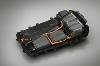 「マツダMX-30 EVモデル」のフロア下に積まれる容量35.5kWhのリチウムイオンバッテリー。
