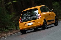 マイナーチェンジによってモデルラインナップが整理され、「トゥインゴEDC」のみのモノグレード構成となっている。