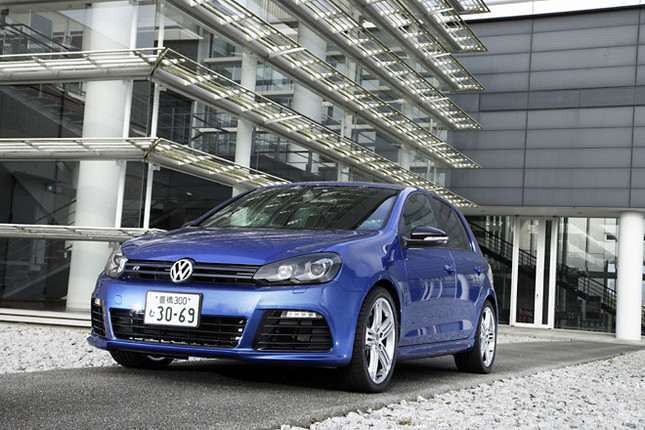 【スペック】全長×全幅×全高=4220×1790×1495mm/ホイールベース=2575mm/車重=1530kg/駆動方式=4WD/2リッター直4DOHC16バルブターボ・インタークーラー付き(256ps/6000rpm、33.7kgm/2400-5200rpm)/価格=505万円(テスト車=521万8000円/前席レカロ製スポーツシート=16万8000円)