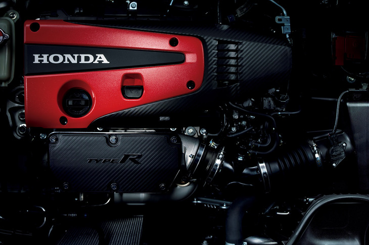 「K20C」と呼ばれる「シビック タイプR」の2リッター直4直噴ターボエンジン。先代モデルより10PS、20N・mアップした最高出力330PS、最大トルク420N・mを発生する。