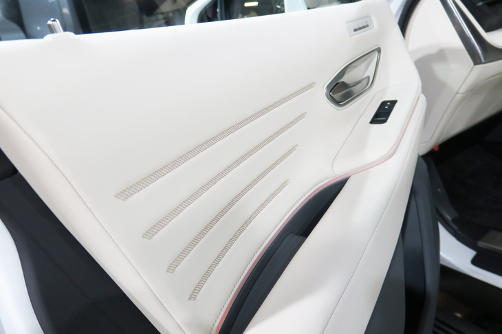 トヨタ・センチュリー(フロントドアトリム)