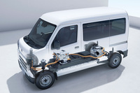 「ダイハツeハイゼット カーゴ/eアトレー」の電費は161Wh/km。既出のライバルを見ると、「三菱ミニキャブEV」「ホンダN-VAN e:」ともに127Wh/kmである(いずれもWLTCモード)。うーむ。ダイハツ、もうちょっとがんばれ。