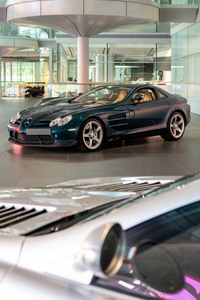 MTCには、2003年生まれのスーパースポーツ「メルセデスSLRマクラーレン」の姿も。デザインのインパクトもさることながら、当時最先端の電子デバイスを満載したハイテクカーとしても注目された。