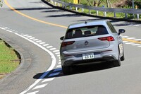 ワインディングロードでも侮れない実力を披露。スポーツタイヤのような踏ん張り感はないが、荷重をかければしっかりとコーナリングフォースが発生する。
