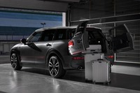 「GP」モデルにインスパイアされた高性能な「MINIクラブマン」登場