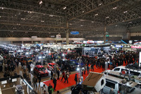 「東京オートサロン2019」の会場風景。出展台数は全906台と、過去最高を記録した。