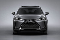 レクサスのコンパクトクロスオーバー「UX」は、2リッターエンジンにモーターを組み合わせた新たなハイブリッドシステムや、発進用ギアを備えたCVTなどの新機軸を携えて登場した。