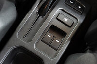 ドライバー用のリアドアウィンドウの操作スイッチは、センターコンソールに配置されている。