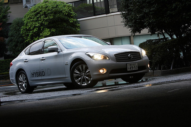 【スペック】全長×全幅×全高=4945×1845×1500mm/ホイールベース=2900mm/車重=1860kg/駆動方式=FR/3.5リッターV6DOHC24バルブ(306ps/6800rpm、35.7kgm/5000rpm)、交流同期電動機(68ps、27.5kgm)/価格=577万5000円(テスト車=646万8000円/BOSEサラウンド・サウンドシステム=18万9000円/特別塗装=5万2500円/プレミアムインテリアパッケージ=45万1500円)