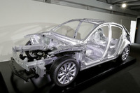 スカイアクティブ・ビークル・アーキテクチャーは、人間が本来持つ能力を最大限に生かして、究極の人馬一体を目指している。