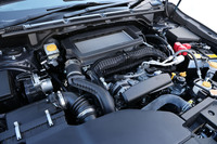 パワーユニットは最高出力177PS/5200-5600rpm、最大トルク300N・m/1600-3600rpmを発生する1.8リッター水平対向4気筒ターボエンジンのみの設定。