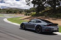 細かい点では、「GTS」シリーズのリアタイヤが拡幅している点もトピック(305→315)。接地面積を広げ、ドライビングダイナミクスとトラクションの向上を図っている。