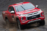 AXCRへの参戦へ向け、チーム三菱ラリーアートが製作した試験車。ベース車は三菱がタイで生産する1tクラスのピックアップトラック「トライトン」のダブルキャブ仕様だ。