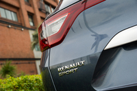 動力性能を突き詰めたトップグレード「ルノースポール」と同じく、「GT」もルノーのモータースポーツ活動や高性能モデルの開発を担う、ルノースポールの手になるモデルである。