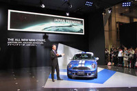 独BMW AGのセールス&マーケティング担当上級副社長イアン・ロバートソン氏が、BMWブースに続いてスピーチを行った。