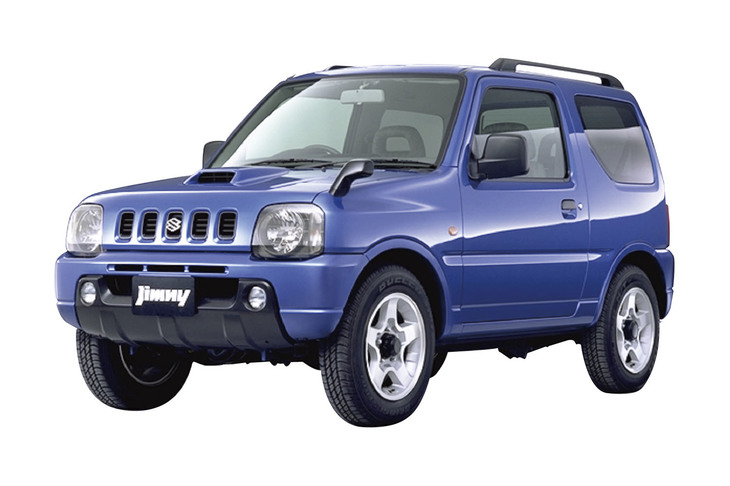 先代「ジムニー」の中古車も高値安定。20年近く販売されていたため低年式車も多いが、それでも新車価格を考えると割高な個体が多い。