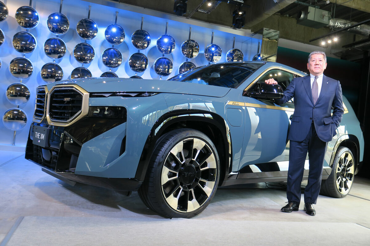 BMWが東京・原宿にポップアップエキシビションをオープン 「BMW XM」を