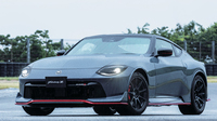 今回の試乗車その1は2026年8月末に発売されたばかりの改良型「日産フェアレディZ NISMO」。走りの進化のレベルを探ります。