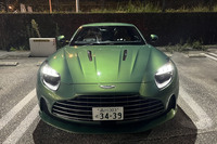 「DB12」のフロントマスク。グリルがデカくなるなど顔のエグみが増したことで、「DB11」の貴族感が薄れたような気がする。