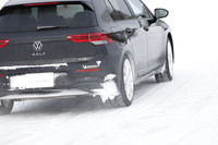 「クロスクライメート3スポーツ」を装着した「ゴルフ」では、ステアリングホイールに伝わるしっかり感や剛性感が想像以上に高かった。比較試走した「クロスクライメート2」とのテイストの違いは明白。前者は明らかにスポーティーな味つけで、走りそのものを楽しめる仕上がりであった。