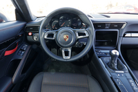 ステアリングホイールは、本革巻きの「GTステアリングホイール」。走行モードセレクターも備わる。