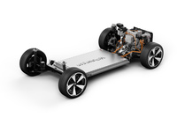 2025年に発表し、2026年に生産が開始される「フォルクスワーゲンID.2」にもEV用プラットフォーム「MEB」の改良型(写真)が使用される。フォルクスワーゲンはMEBの改良・進化に向けて、新たに15億ユーロの研究開発費を投じるとしている。