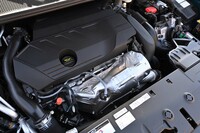 プジョー408 GTハイブリッド(FF/8AT)/マセラティ・グレカーレ トロフェオ(4WD/8AT)/ルノー・カングー ヴァリエテ カラーバンパー(FF/7AT)【試乗記】の画像