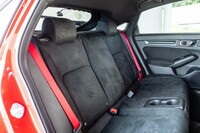 複数あるボディー形状のなかでも、2015年登場の4世代目以降、5ドアハッチバック車をベースとしてきた「シビック タイプR」。現行型も同様で、後席にはゆとりあるスペースを確保している。