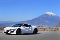 アメリカ国内で生産される2代目「NSX」は2016年8月にデビュー。その2年後の2018年10月に、マイナーチェンジ版が登場した。