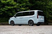 「エアーEX」はこれまでの「エアー」の上位グレードという位置づけ。マイナーチェンジでエアーEXが主力になっており、ただのエアーで選べるのは純エンジン車のFFモデル・7人乗りのみになってしまった。