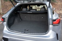 荷室の容量は612リッター。後席を起こしたままでもゴルフバッグが4つ積める。