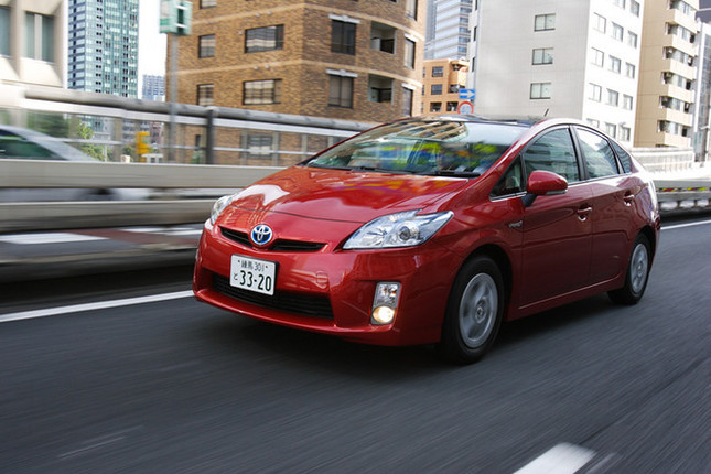 【スペック】全長×全幅×全高=4460×1745×1490mm/ホイールベース=2700mm/車重=1400kg/駆動方式=FF/1.8リッター直4DOHC16バルブ(99ps/5200rpm、14.5kgm/4000rpm)+交流同期電動機(82ps、21.1kgm)/価格=220万円(テスト車=276万700円)