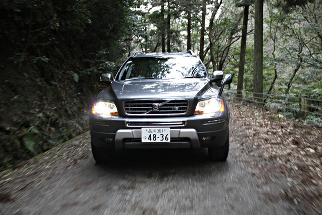 【スペック】全長×全幅×全高=4810×1935×1780mm/ホイールベース=2855mm/車重=2210kg/駆動方式=4WD/4.4リッターV8DOHC32バルブ(315ps/5850rpm、44.9kgm/3900rpm)/価格=885.0万円(テスト車=926.0万円/リアシートエンターテイメントシステム=32.0万円/冷蔵庫=9.0万円)(K)