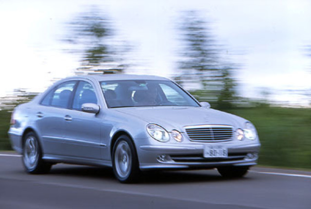 【スペック】E500アバンギャルド:全長×全幅×全高=4820×1820×1430mm/ホイールベース=2855mm/車重=1780kgm/駆動方式=FR/5.0リッターV8SOHC24バルブ(306ps/5600rpm、46.9kgm/2700から4250prm)/車両本体価格=870.0万円